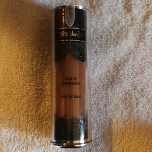 Kat Von d lock it Foundation deep 74
